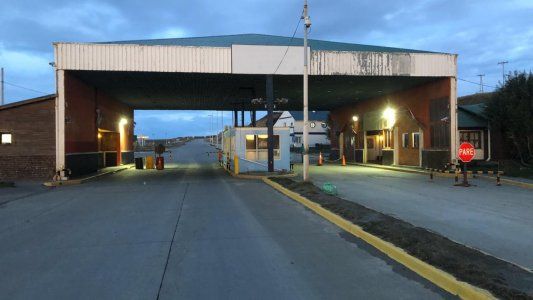 El Gobierno por ahora no cierra fronteras con Brasil y recibirá a Bolsonaro a fin de marzo en la cumbre del Mercosur