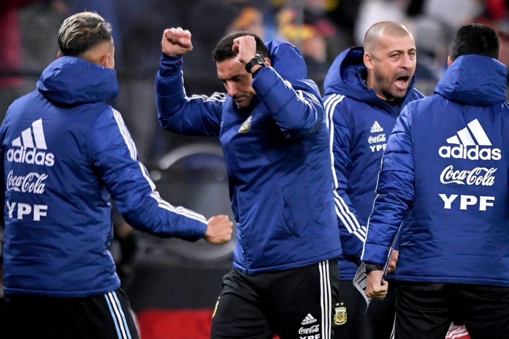 El regalo que recibió el cuerpo técnico de la Selección Argentina en Mallorca