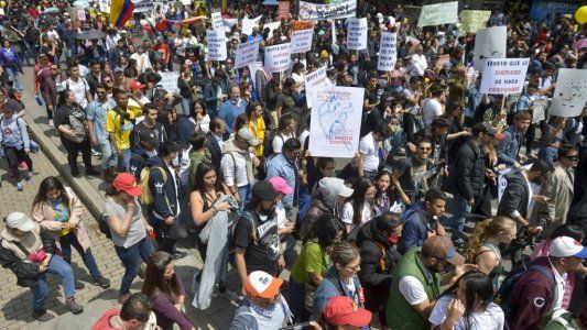 Decretan el toque de queda en toda la ciudad de Bogotá tras los disturbios por el paro nacional