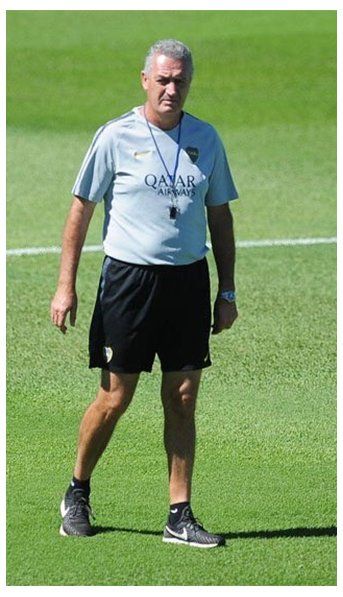 Gustavo Alfaro probó el once titular para visitar a Belgrano