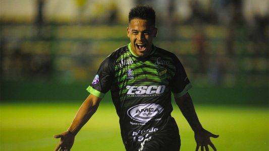 Con un triplete de Uvita Fernández, Defensa le ganó 3 a 2 a Banfield y quedó a un punto de Racing