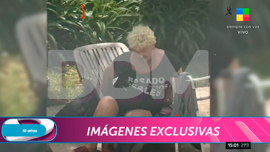 Polémicas fotos de Pity Álvarez en libertad: tomando sol y en una pileta bebiendo alcohol