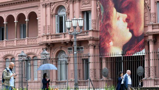 Romeo y Julieta: el motivo elegido por la Casa Rosada para celebrar el Día de los Enamorados que desató una polémica en las redes