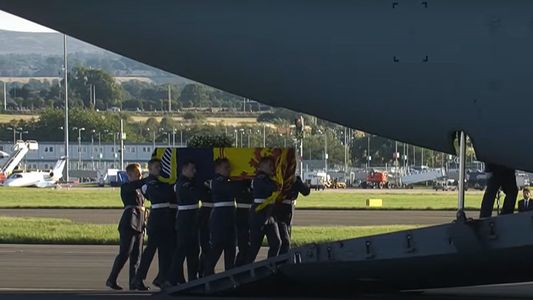Reina Isabel II: Escocia se despidió de la monarca y sus restos viajan a Londres