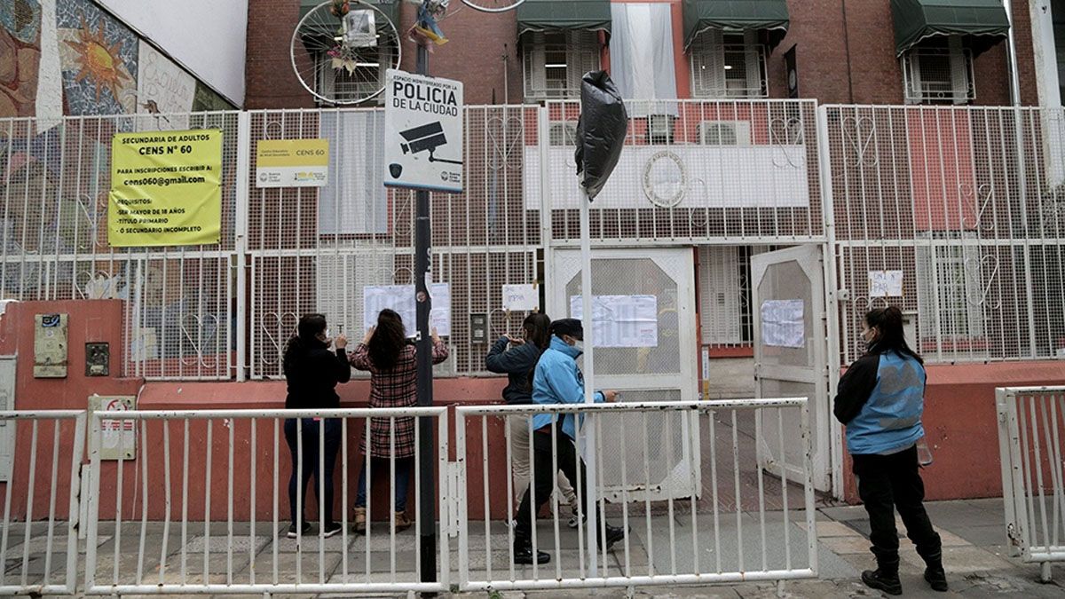 Paso 2021: Desde las 8 abrieron las escuelas para votar hasta las 18 horas. (Foto: Télam)