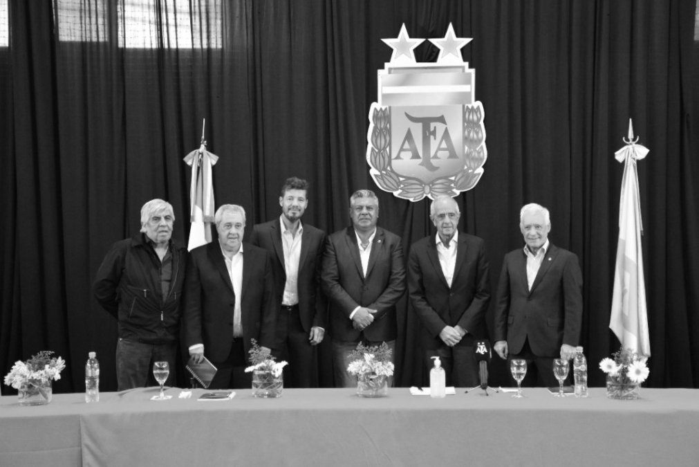 Cómo se podría rearmar el fútbol argentino cuando pase el coronavirus