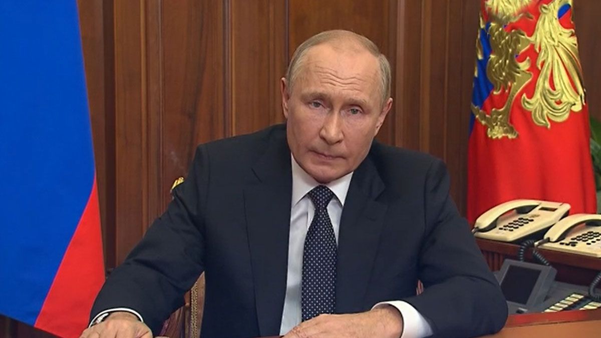 Vladimir Putin acumula más sanciones por su invasión a Ucrania. Ahora el petróleo ruso tendrá un tope de la Unión europea (Foto: AP)