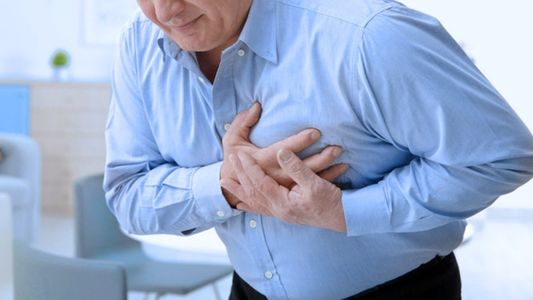 Dolor en el pecho: cómo distinguir si es un infarto o ansiedad