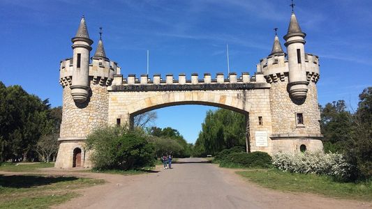 Desmembrados: las imágenes del macabro hallazgo en un famoso parque del conurbano
