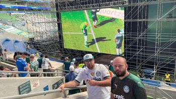 Insólito: armaron el escenario para Maroon 5 y los hinchas vieron el partido en una pantalla gigante desde la tribuna