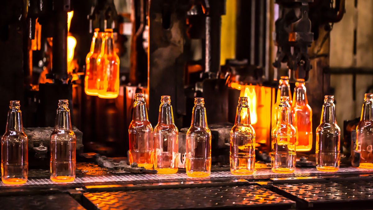 Las botellas de vidrio son un insumo clave para las PyMES