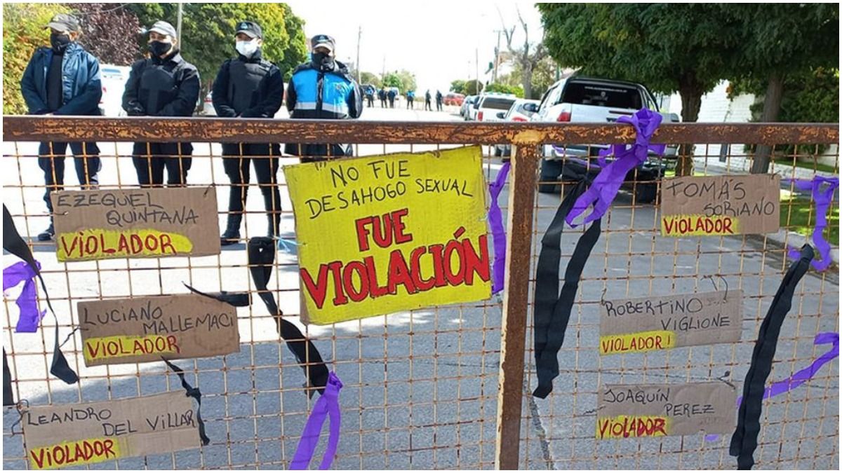 photoManifestación en protesta a la violacion grupal (Crédito: Radio 3).