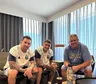 La cábala de Chiqui Tapia antes de Argentina vs. Suiza, con una foto junto a Messi y De Paul