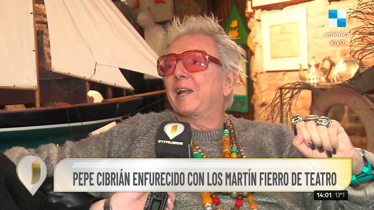 La furia de Pepe Cibrián con APTRA por los Martín Fierro de teatro.