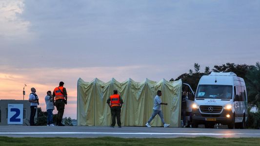 Después de demorar su decisión, Hamas anunció que el segundo grupo de rehenes israelíes fueron liberados esta noche