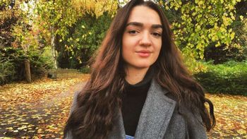 Eldina lleva un año sin depilarse el bigote y las cejas