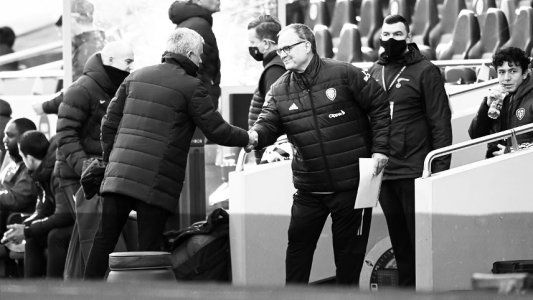 Mourinho le ganó el duelo a Bielsa y Tottenham goleó a Leeds por la Premier League