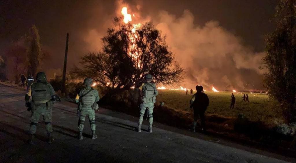 Ya suman 85 las víctimas por la explosión de combustible en México