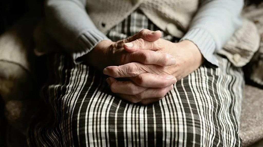 El nuevo drama para los mayores de 70: encerrados para salvarse, angustiados y deprimidos por el aislamiento