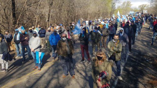 Productores decidieron continuar con el bloqueo del acceso a San Luis sobre la ruta 30