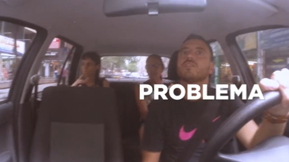 Un candidato de Juntos por el Cambio manejó un taxi por un mes para conocer los problemas de los vecinos. (Captura)