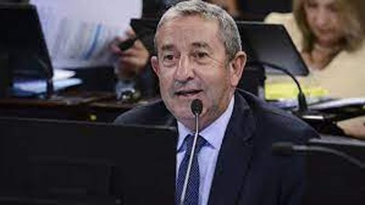 Polémico: Cobos le pidió al Gobierno que suspenda la compra y la aplicación de la Sputnik V