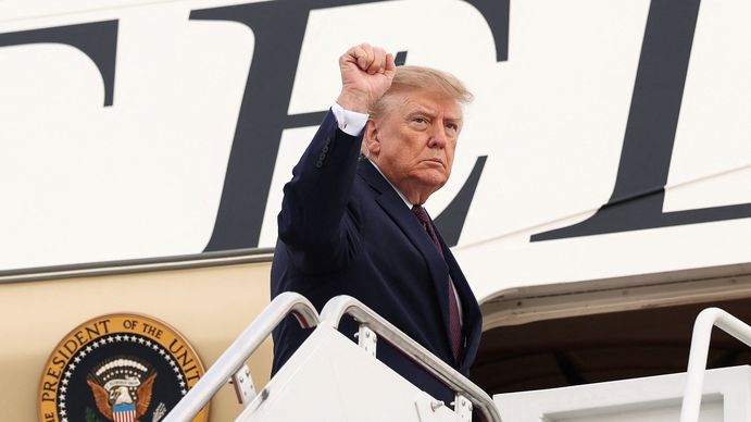 De una elección muy extraña a no voy a involucrarme: la declaración de Trump tras la llegada de Flávio Bolsonaro a Miami