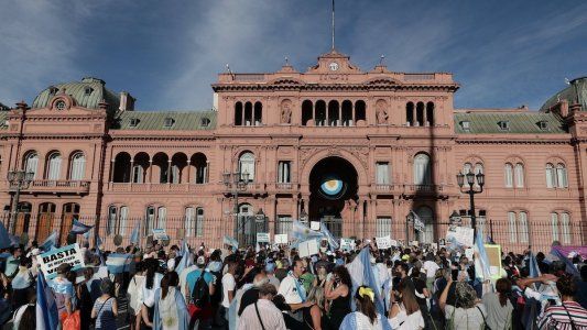 Miles de personas marcharon en distintos puntos del país en rechazo al “Vacunatorio VIP”