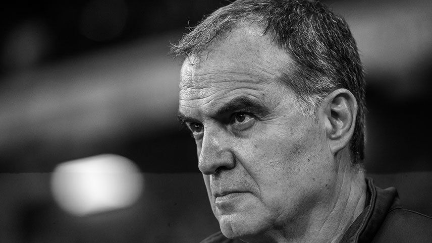 ¿Señal de que sigue? Bielsa, a días de gritar campeón con Leeds, fue a ver un partido de la Premier League