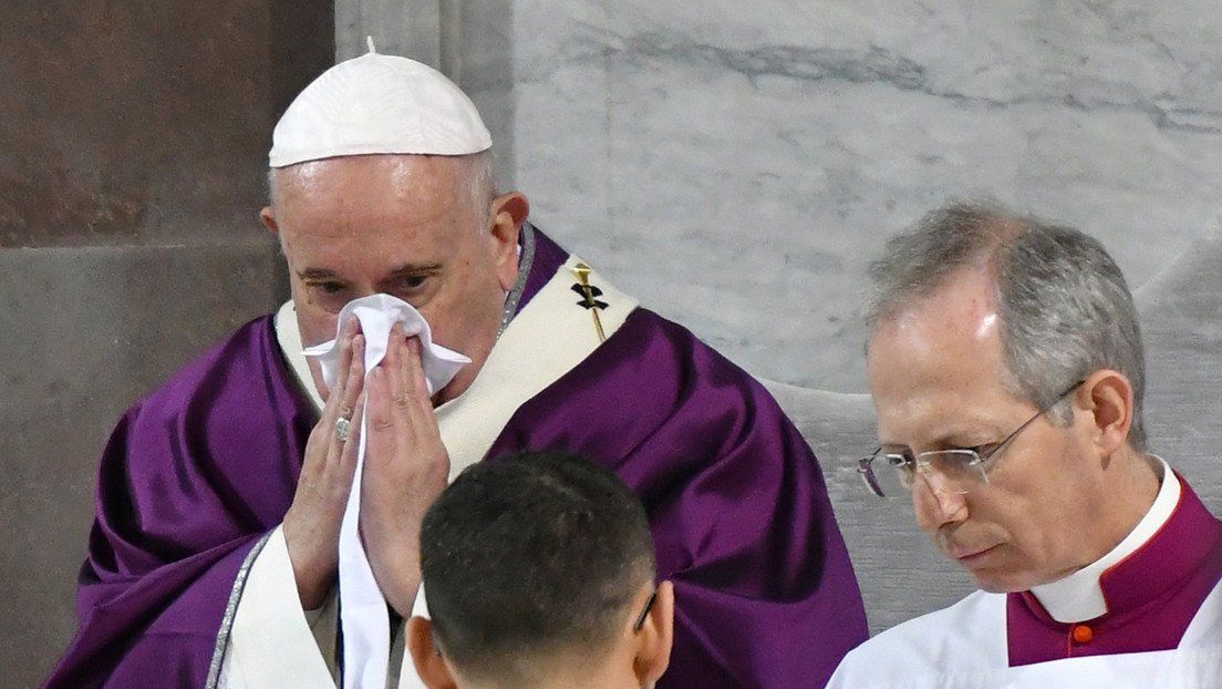 En medio de los casi 400 casos de coronavirus en Italia, el Papa suspendió su agenda por una ligera indisposición