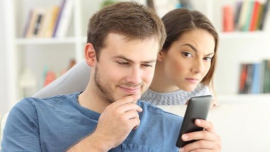 Tóxica: una mujer obligó a su novio a hablar con ella por FaceTime durante todo su turno de trabajo