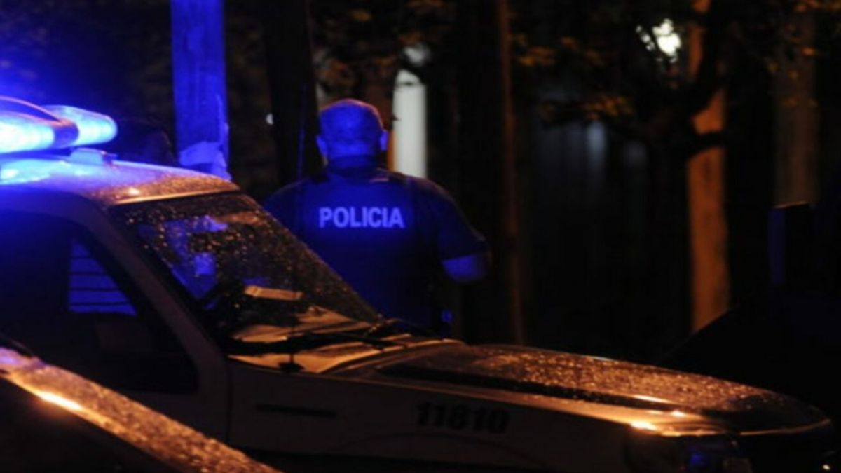 La damnificada contó que, en un principio, uno de los ladrones atinó a tantear la guantera del auto, revisarlo y no mucho más