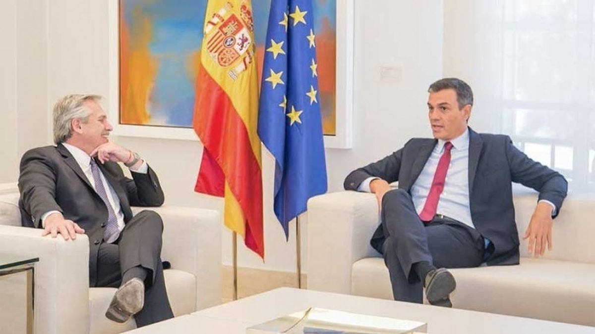 Alberto Fernández ya está reunido con el presidente del Gobierno español, Pedro Sánchez (Foto: presidencia de la Nación).