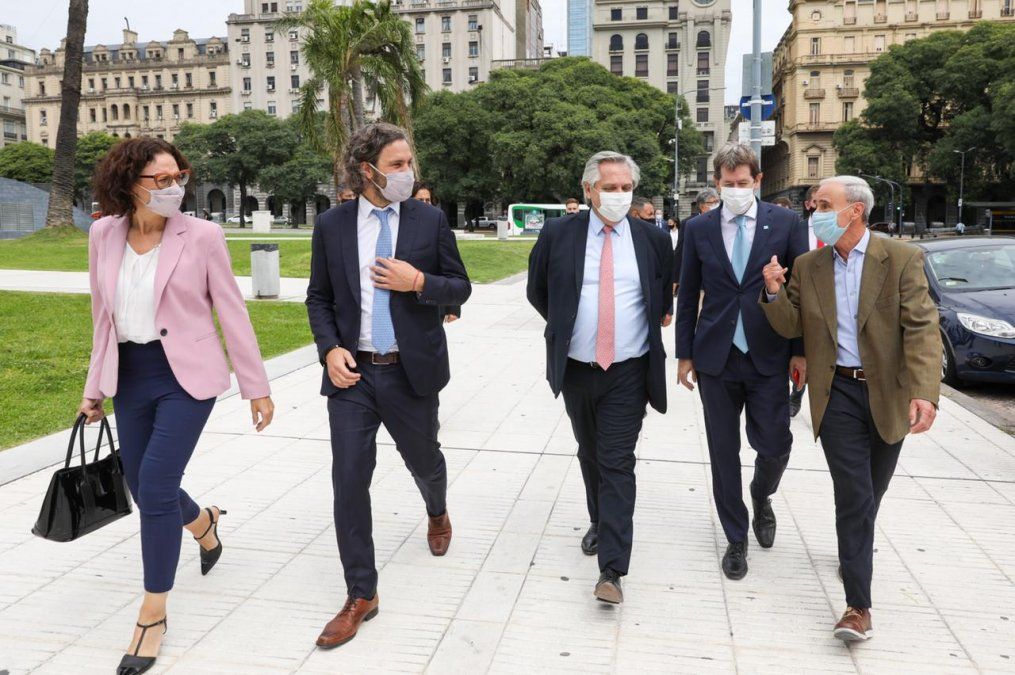 En busca de dejar atrás el escándalo por la vacunación VIP, Alberto Fernández viaja a México