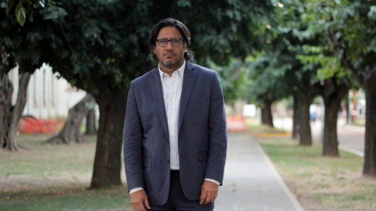 Punk, fútbol y un pasado oscuro como DJ, el lado desconocido del ministro