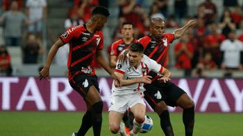 Estudiantes fue superado pero logró un gran empate 0-0 contra Paranaenese en Brasil