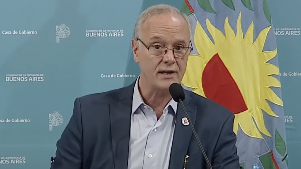 Gollan defendió la compra de la vacuna rusa: Un fin de semana de turismo en la costa la paga