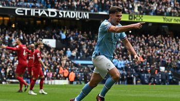 Con una gran actuación de Julián Álvarez, el Manchester City goleó 4 a 1 al Liverpool