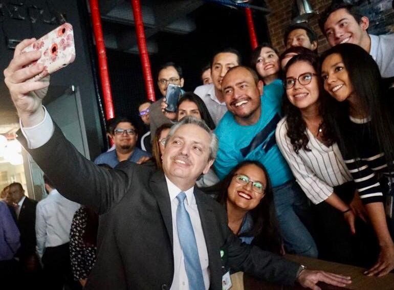 Alberto Fernández visitó la sede mexicana de una empresa argentina y ponderó su desarrollo