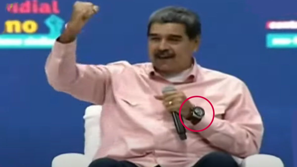 Maduro canta por Diego Maradona con el reloj que el 