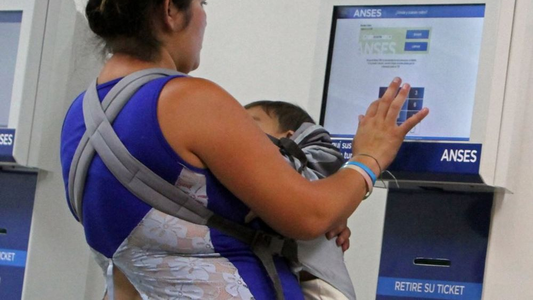 AUH recibirá un pago extra: cuál es el monto