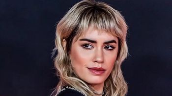 Descubrieron a Lali a los besos con una mujer en España