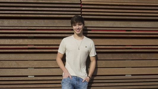 Julián Serrano le dio un gran susto a su madre a través de Twitter