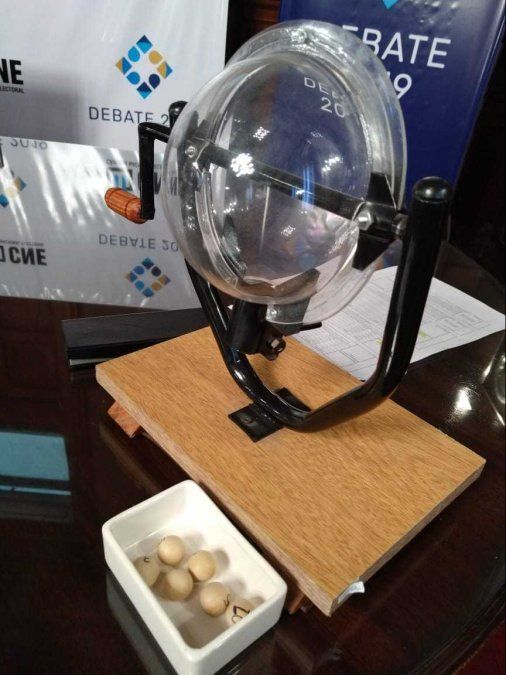 Macri abrirá y cerrará los dos debates presidenciales, según el azar del sorteo