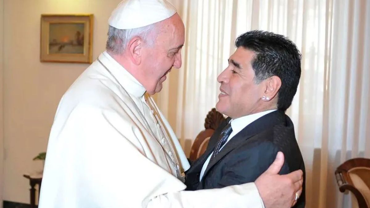 La decisión clave que tomó Diego Maradona tras reunirse con el Papa Francisco (Foto: archivo)