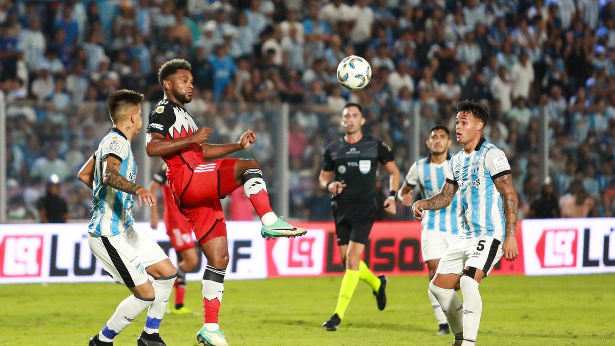 River empató y sigue puntero, pero se fue de Tucumán con un sabor agridulce