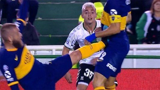 ¡Son compañeros! La terrible patada en el estómago que le dio De Rossi a Goltz