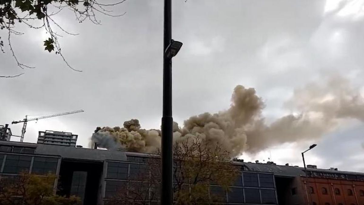 Humo e incendio en Puerto Madero