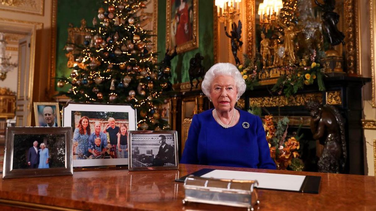 La reina Isabel II de 95 años, no podrá encabezar la COP26 en Glasgow por seguir internada (Foto: Archivo)