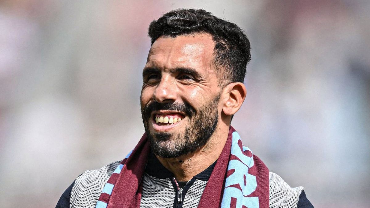 Carlos Tevez podría tener su primera experiencia como entrenador.